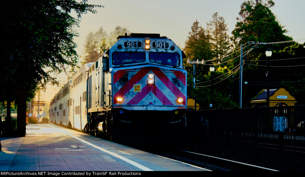 JPBX 901 Leads Caltrain 286